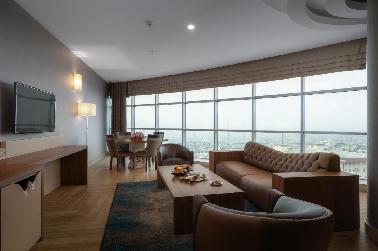 Titanic Hotel & Spa Sulaymaniyah Экстерьер фото A living room in a suite at the hotel