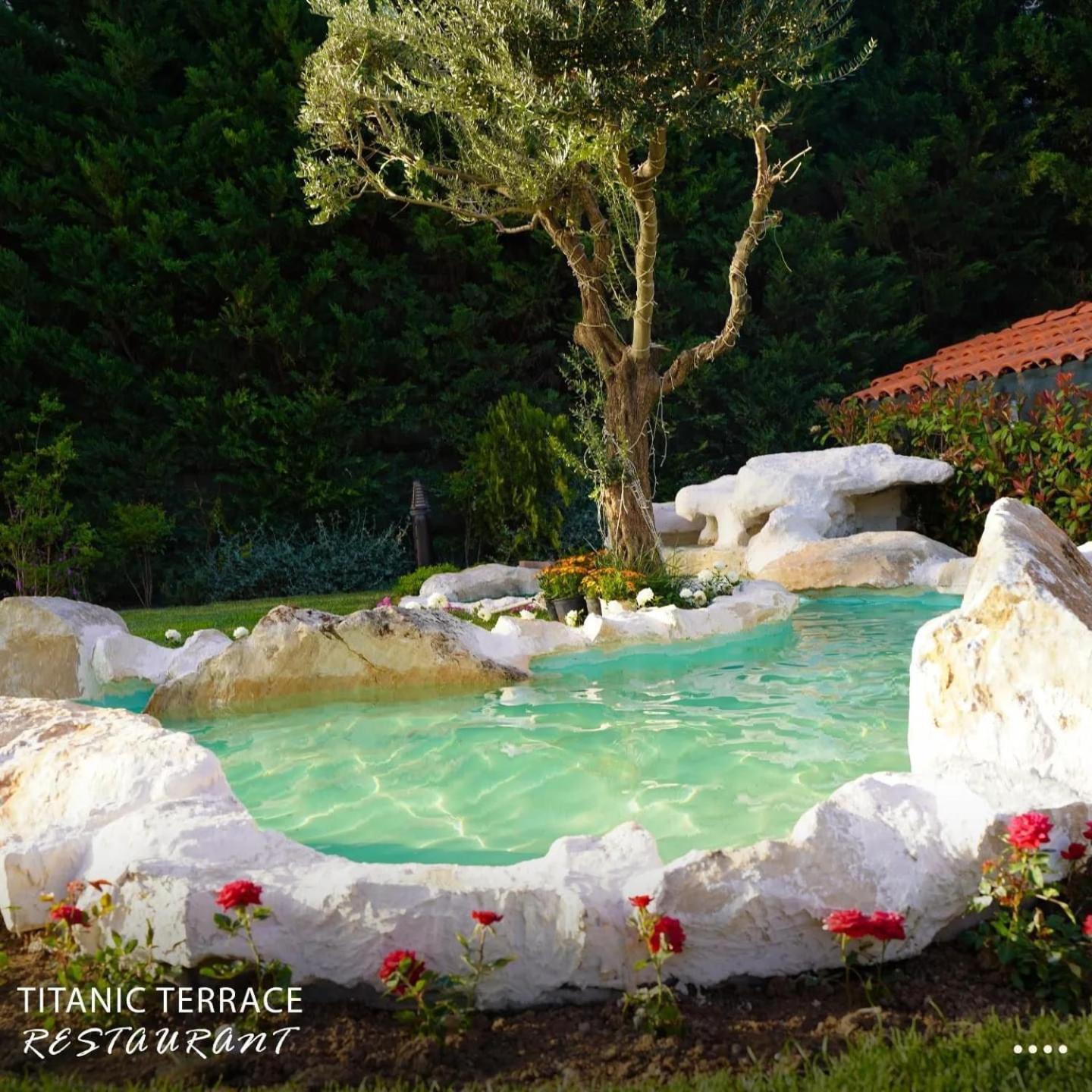 Titanic Hotel & Spa Sulaymaniyah Экстерьер фото A swimming pool in the shape of a natural pond