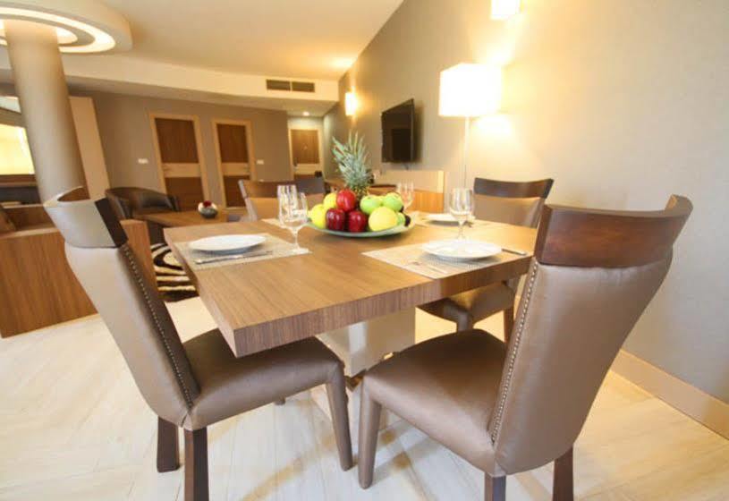 Titanic Hotel & Spa Sulaymaniyah Экстерьер фото A dining room