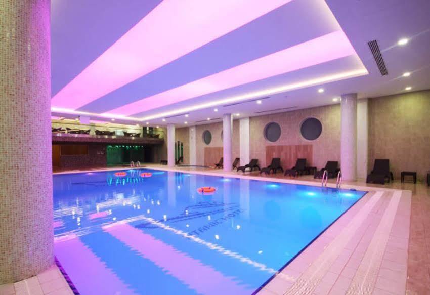Titanic Hotel & Spa Sulaymaniyah Экстерьер фото The swimming pool at the hotel