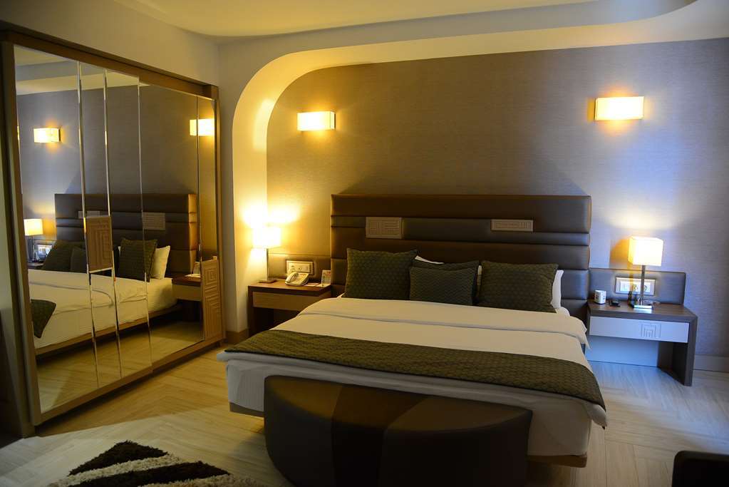 Titanic Hotel & Spa Sulaymaniyah Номер фото A bedroom in a hotel