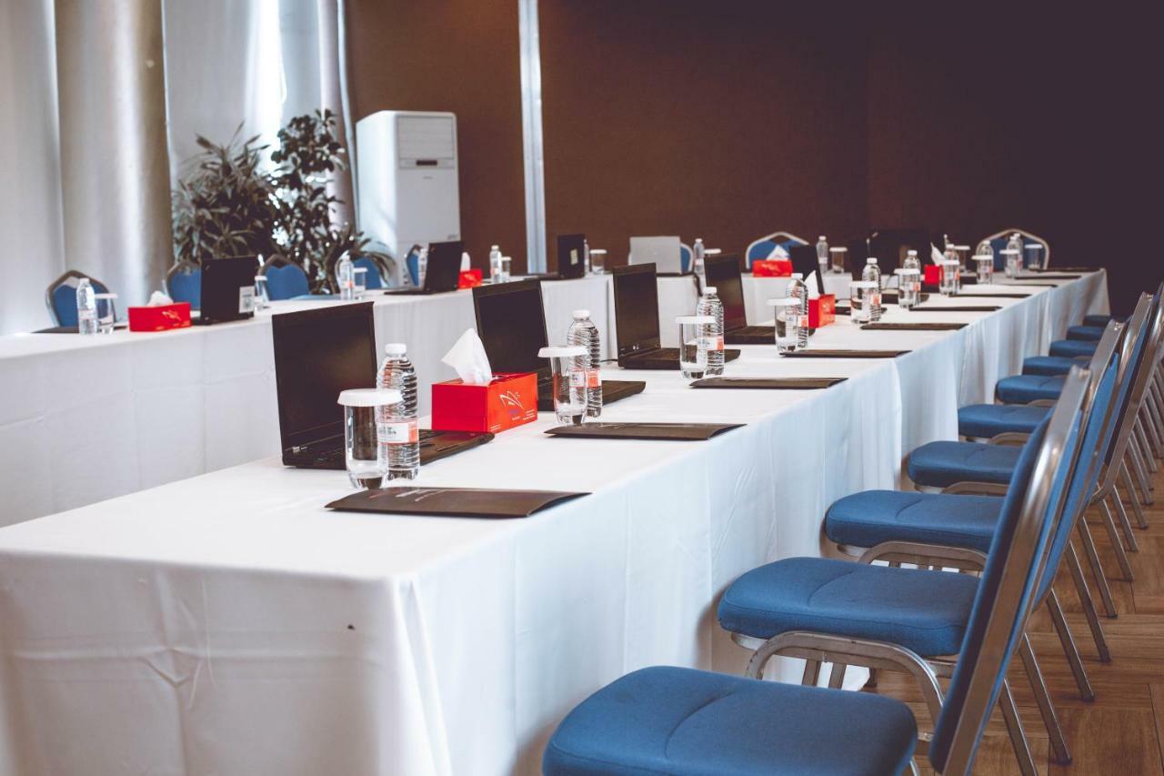 Titanic Hotel & Spa Sulaymaniyah Экстерьер фото A meeting room at the hotel