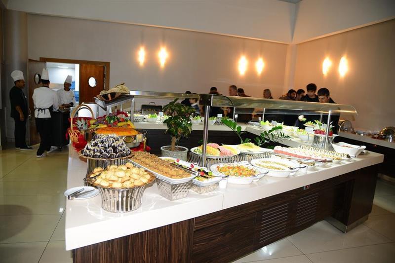 Titanic Hotel & Spa Sulaymaniyah Экстерьер фото A salad bar